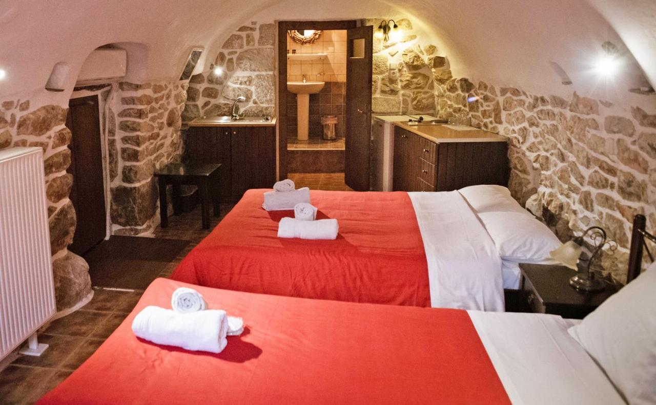 Guesthouse Toxotis Pírgos Dhiroú Zewnętrze zdjęcie